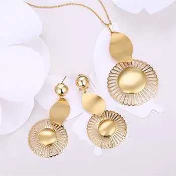 K Gold Zircon Two Pieces Flower Shaped Hollow Pendant Necklace Earrings Lady Set Yellow Gold Jewelry Wholesaler
K Gold Zircon Two Pieces Flower Shaped Hollow Pendant Necklace Earrings Lady Set Yellow Gold Jewelry Wholesaler