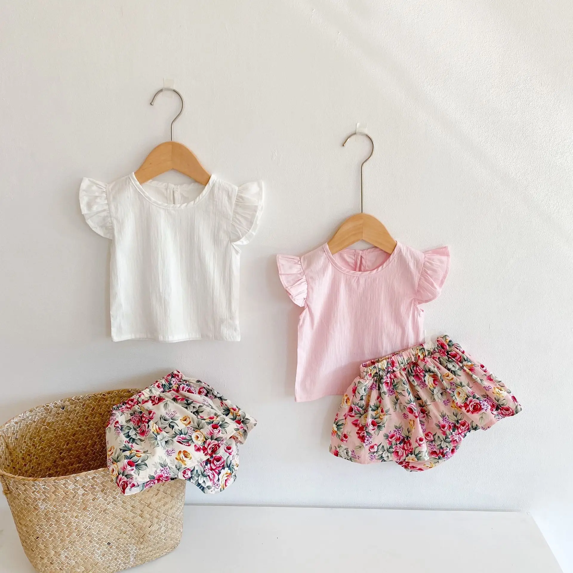 2PCS WLG Girls Floral Outfits Baby Clothes Summer White Pink T Shirt and Shorts Set Toddler Girl Clothing Set
2PCS WLG Girls Floral Outfits Baby Clothes Summer White Pink T Shirt and Shorts Set Toddler Girl Clothing Set