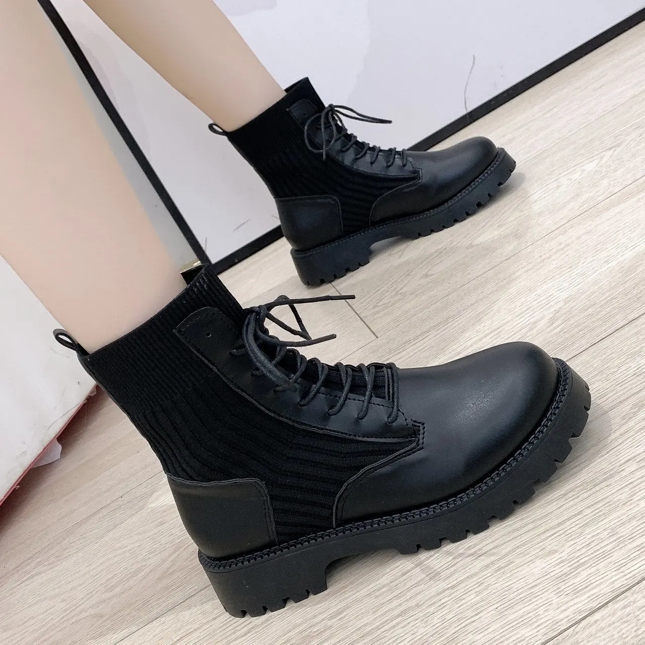 New Fashion Women Martin Boots PU Leather Black Platform Motorcycle boots Casual Shoes Ankle Boots Autumn Spring Short Boots 
New Fashion Women Martin Boots PU Leather Black Platform Motorcycle boots Casual Shoes Ankle Boots Autumn Spring Short Boots