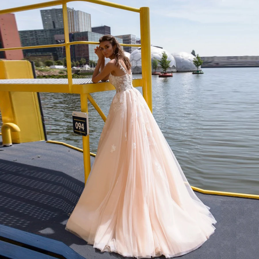 Champagne Wedding Dresses Spaghetti Straps Ruched Illusion Body Applique Tulle A-line Robe De Mariee Wedding Dress 2020
Champagne Wedding Dresses Spaghetti Straps Ruched Illusion Body Applique Tulle A-line Robe De Mariee Wedding Dress 2020