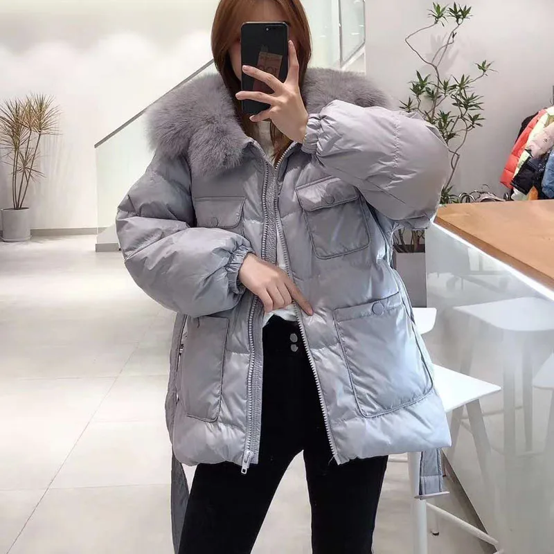 Short Women Clothes Winter Coat 2021 New Fashion Down Jacket With Blet Thick Warm Oversized Real Fox Fur Collar Plus Size
Short Women Clothes Winter Coat 2021 New Fashion Down Jacket With Blet Thick Warm Oversized Real Fox Fur Collar Plus Size