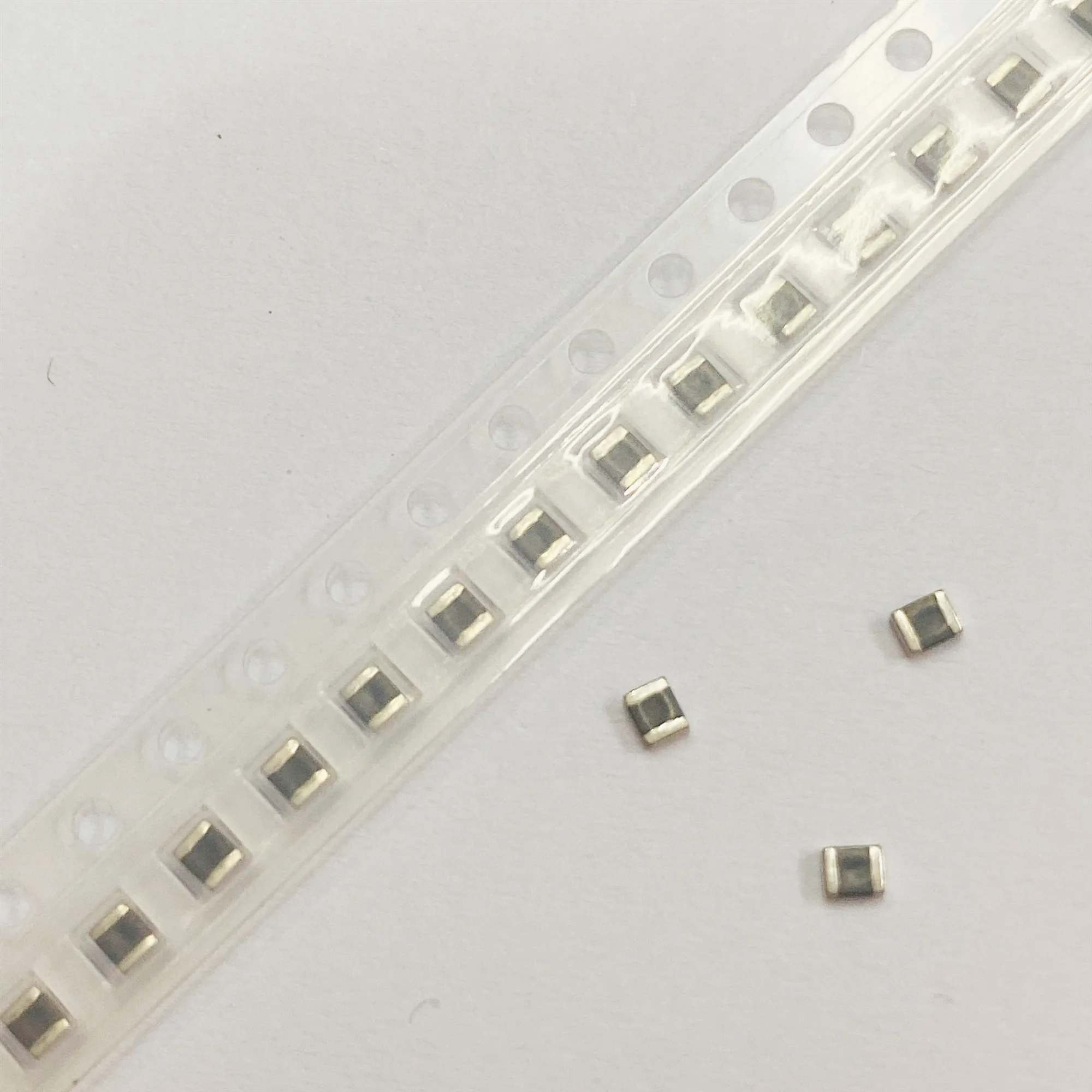 50 шт. LQM2MPN3R3NG0L SMD Силовые индукторы 2016/0806 3.3uH 1.2A многослойная ферритовая индуктивность высокого тока
50 шт. LQM2MPN3R3NG0L SMD Силовые индукторы 2016/0806 3.3uH 1.2A многослойная ферритовая индуктивность высокого тока