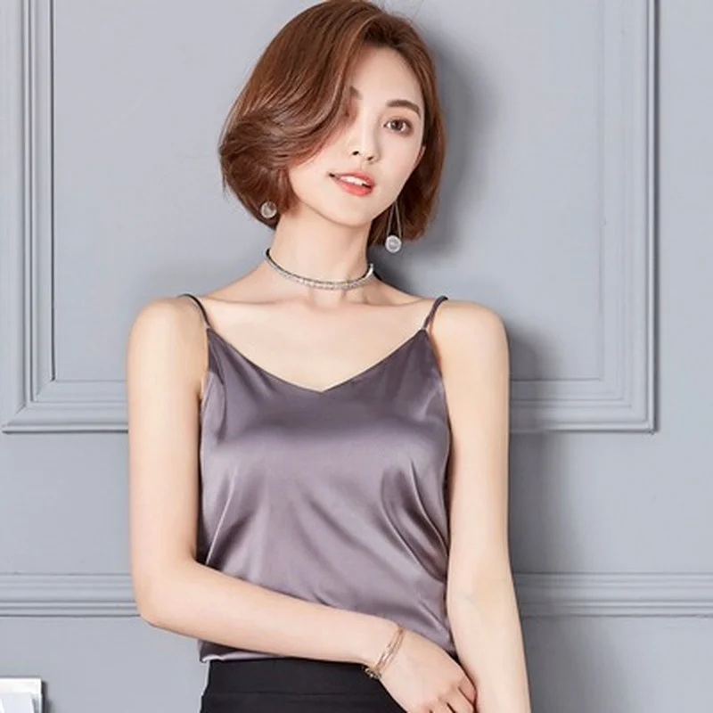 Женская блузка из искусственного шелка, однотонная повседневная майка без рукавов с V-образным вырезом, лето 2020
Женская блузка из искусственного шелка, однотонная повседневная майка без рукавов с V-образным вырезом, лето 2020