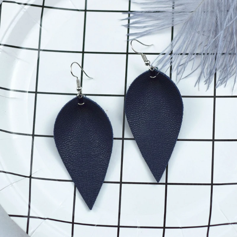 Handmade Leather Dangle Earrings Vintage Leaves Shaped Earrings Simple Boho Cowboy Teardrop Earrings Jewelry Women 2020 NEW
Handmade Leather Dangle Earrings Vintage Leaves Shaped Earrings Simple Boho Cowboy Teardrop Earrings Jewelry Women 2020 NEW