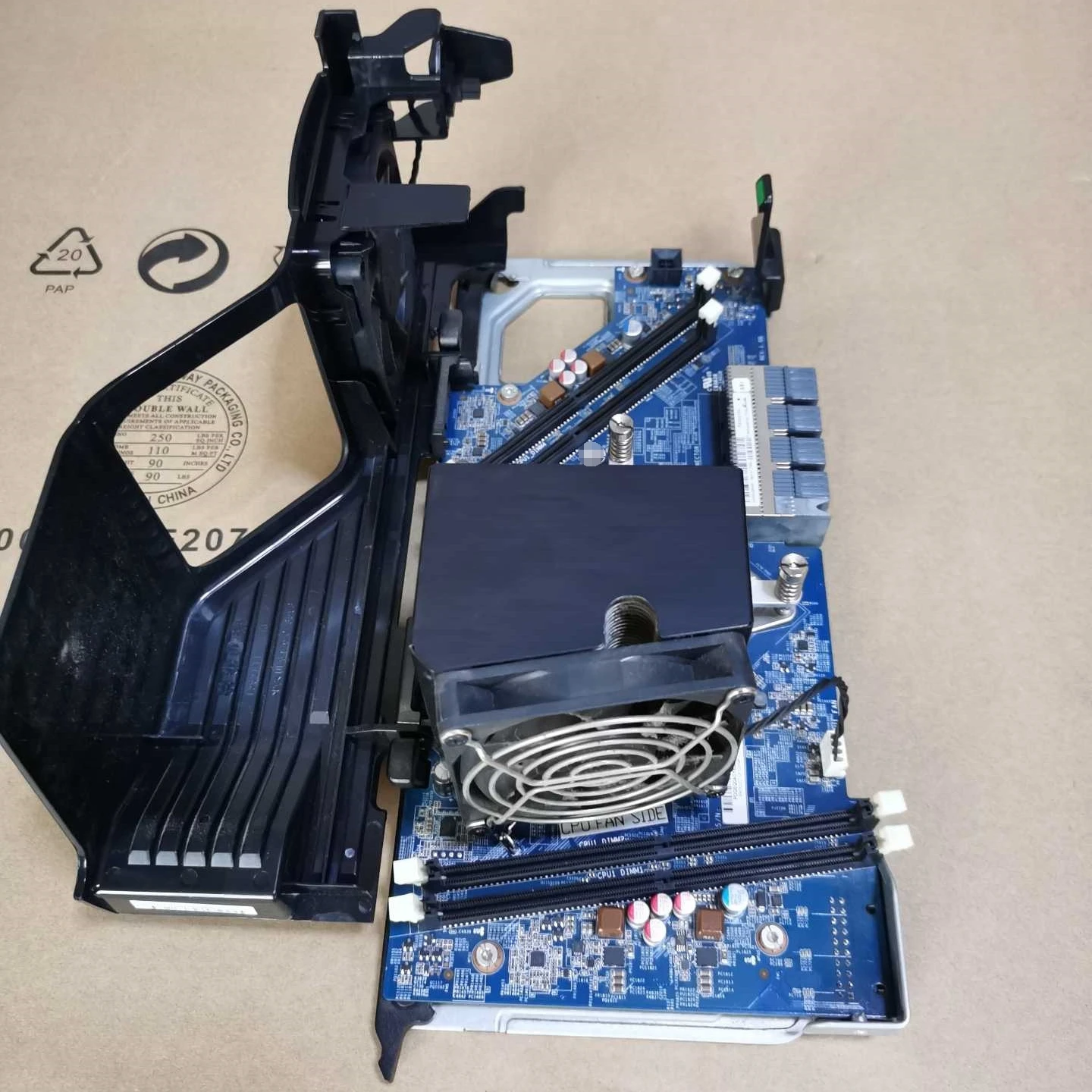 CPU expansion board for HP Z640 Workstation 710326-001 Contains the radiator and fan kit in the picture
CPU expansion board for HP Z640 Workstation 710326-001 Contains the radiator and fan kit in the picture