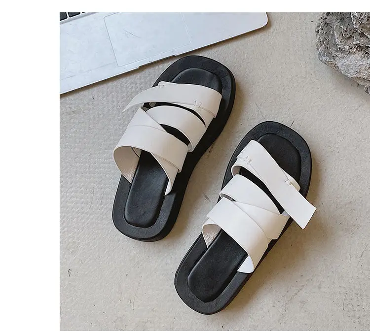 2021 Summer Female Sandals Beach Sports Sandals and Slippers Wear Retro Belt Buckle Thick Bottom Slippers
2021 Summer Female Sandals Beach Sports Sandals and Slippers Wear Retro Belt Buckle Thick Bottom Slippers