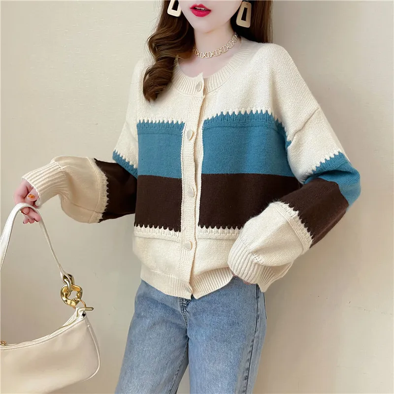 Vintage Plush Mixed Color Women's Cardigan O-Neck Long Sleeve knitted Top Fall 2021 Korean Short Coat Loose Knit Cardigan Female
Vintage Plush Mixed Color Women's Cardigan O-Neck Long Sleeve knitted Top Fall 2021 Korean Short Coat Loose Knit Cardigan Female