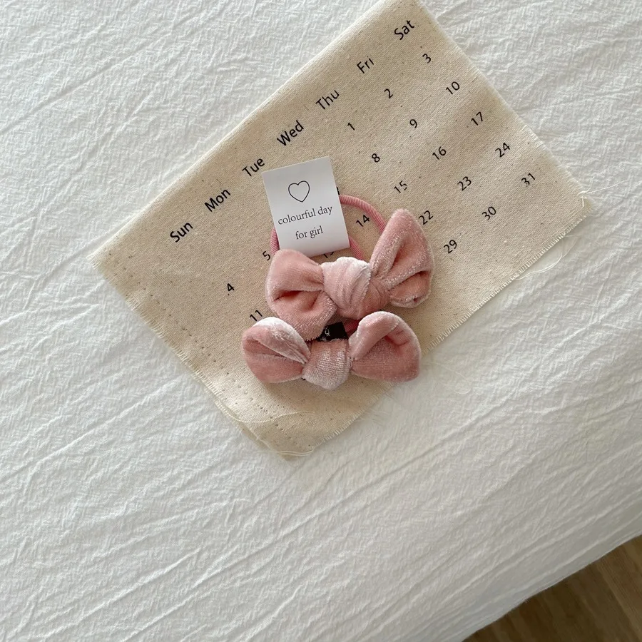 1 Pair Korean Style Velvet Vintage Bow Scrunchies Elastic Hairband For Women Girls Sweet Girls Fashion Hair Accessories Headband
1 Pair Korean Style Velvet Vintage Bow Scrunchies Elastic Hairband For Women Girls Sweet Girls Fashion Hair Accessories Headband