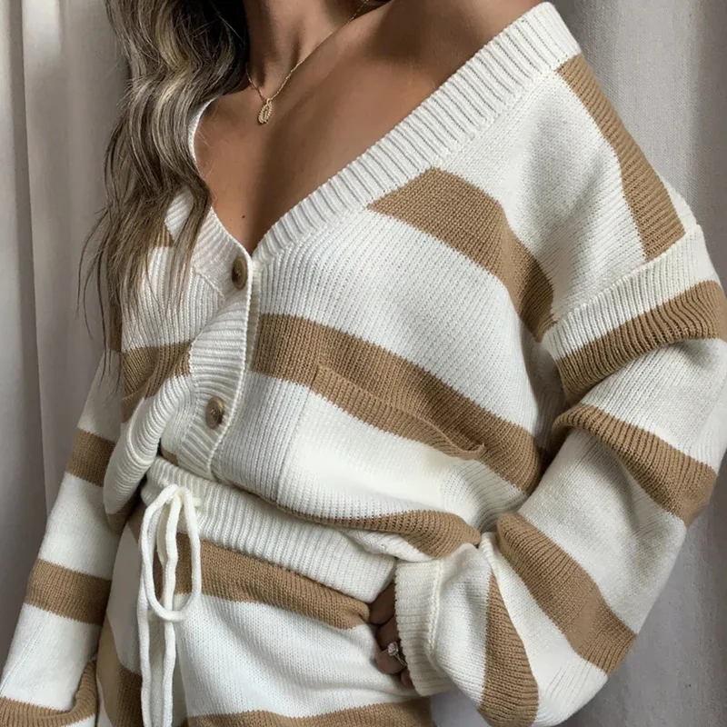 Casual Knit Sweater 2 Piece Homewear Sets for Women Suit Knitted Oversized Cardigan and Shorts Set Mujer Sleepwear 2021 Autumn
Casual Knit Sweater 2 Piece Homewear Sets for Women Suit Knitted Oversized Cardigan and Shorts Set Mujer Sleepwear 2021 Autumn