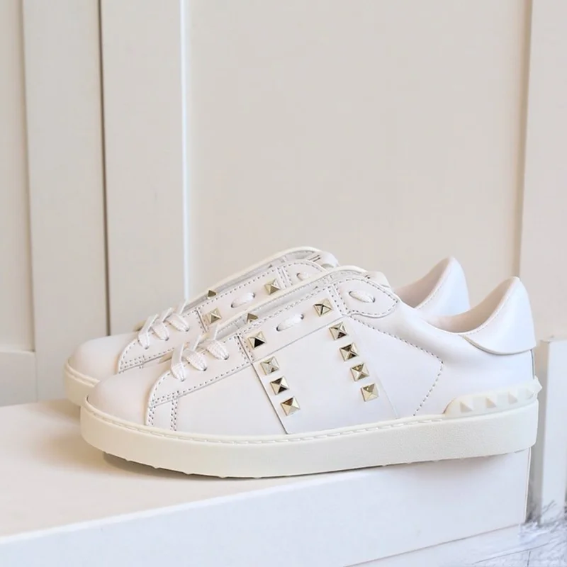 Men's shoes spring and autumn men's shoes leather rivet flat shoes fashion casual shoes white sneakers 2021 new 38-45 large
Men's shoes spring and autumn men's shoes leather rivet flat shoes fashion casual shoes white sneakers 2021 new 38-45 large