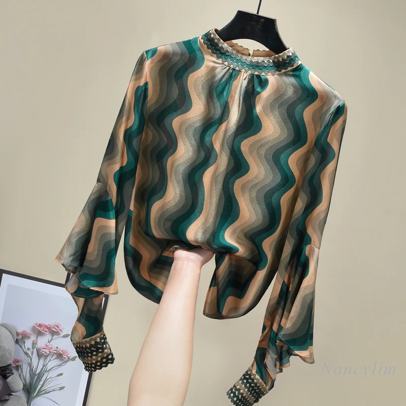 Women's Shirt New Spring Outerwear Chiffon Blouse Long Sleeve Stand Collar Ruffle Bell Sleeve Printed Top Office Lady Blusas
Women's Shirt New Spring Outerwear Chiffon Blouse Long Sleeve Stand Collar Ruffle Bell Sleeve Printed Top Office Lady Blusas