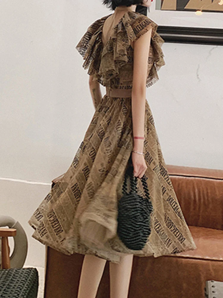 Retro letter printing perspective round neck ruffled lace high waist mesh dress ladies summer new loose tutu skirt
Retro letter printing perspective round neck ruffled lace high waist mesh dress ladies summer new loose tutu skirt