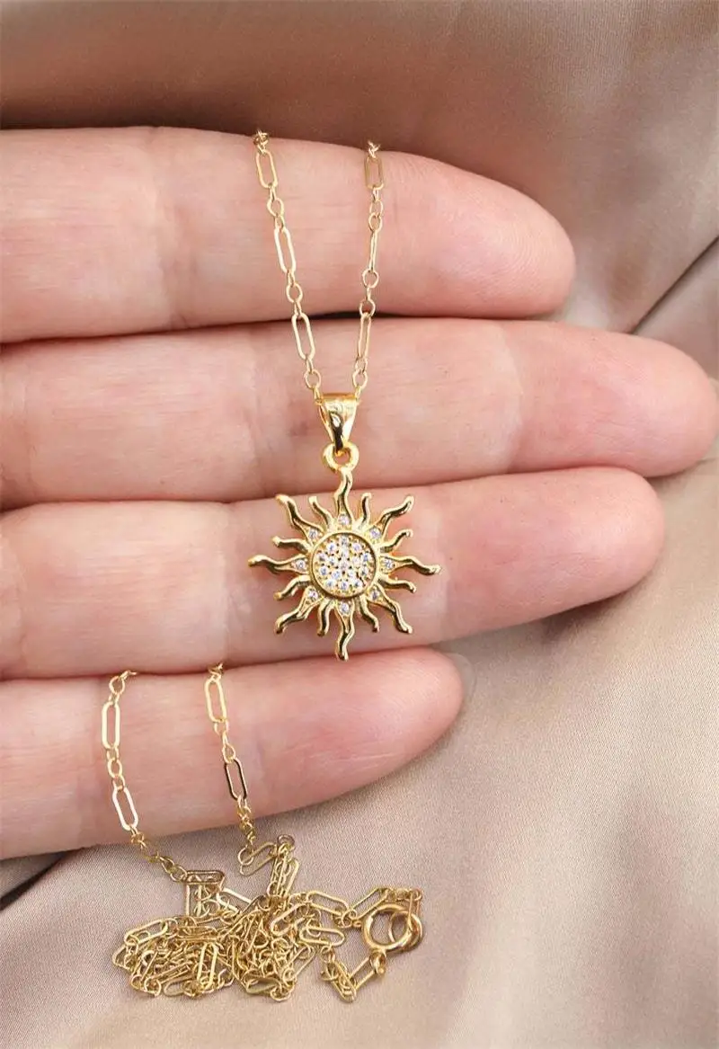 Vintage Creative Golden Sun Pendant Necklace Inlaid Zircon Fashion Necklace Women's Holiday Party Elegant Jewelry
Vintage Creative Golden Sun Pendant Necklace Inlaid Zircon Fashion Necklace Women's Holiday Party Elegant Jewelry