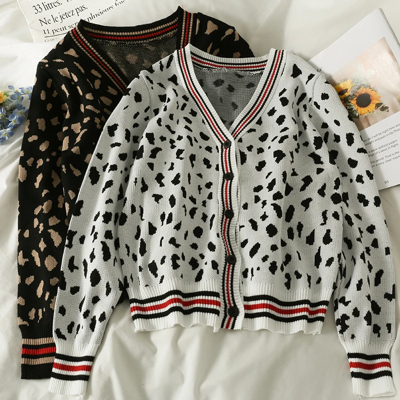 Autumn Winter V-Neck Knitted Cardigans Women Long Sleeve Single Breasted Leopard Printed Sweaters Female Casual Buttons Sweaters
Autumn Winter V-Neck Knitted Cardigans Women Long Sleeve Single Breasted Leopard Printed Sweaters Female Casual Buttons Sweaters