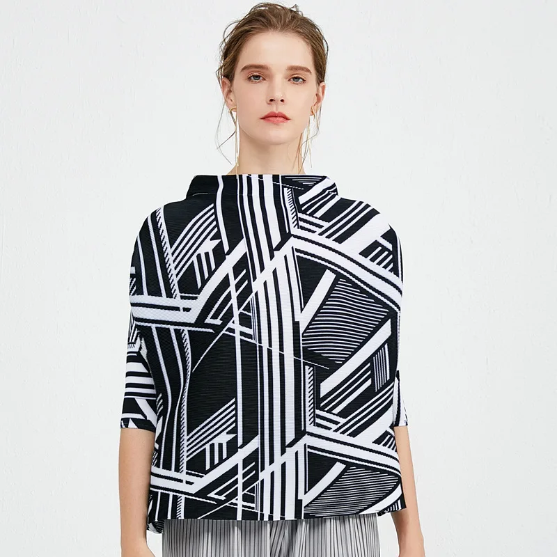 Женский плиссированный топ Issey Miyake, необычная Необычная футболка с принтом в полоску, новая рубашка с эластичным рукавом и воротником
Женский плиссированный топ Issey Miyake, необычная Необычная футболка с принтом в полоску, новая рубашка с эластичным рукавом и воротником