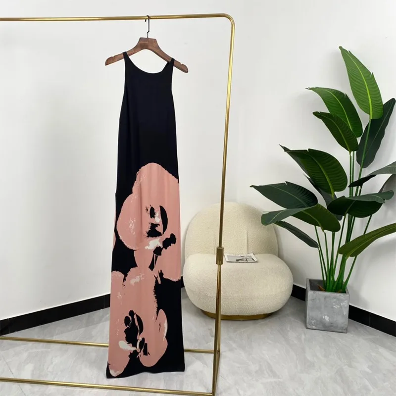 Ladies Elegant High Quality Original 100% Silk A-line Pink Floral Print Black Slim Sleeveless Neck-mounted Floor-length Dresses
Ladies Elegant High Quality Original 100% Silk A-line Pink Floral Print Black Slim Sleeveless Neck-mounted Floor-length Dresses