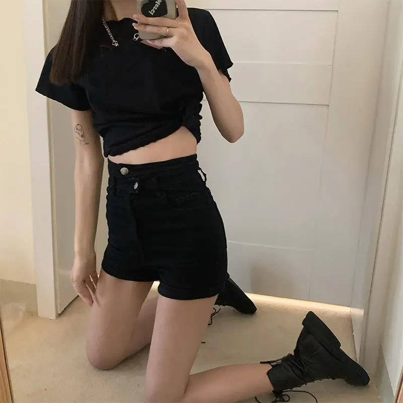 Summer Korean version ins retro versatile high waist denim shorts women's straight tube slim stretch sexy hot pants fashion
Summer Korean version ins retro versatile high waist denim shorts women's straight tube slim stretch sexy hot pants fashion