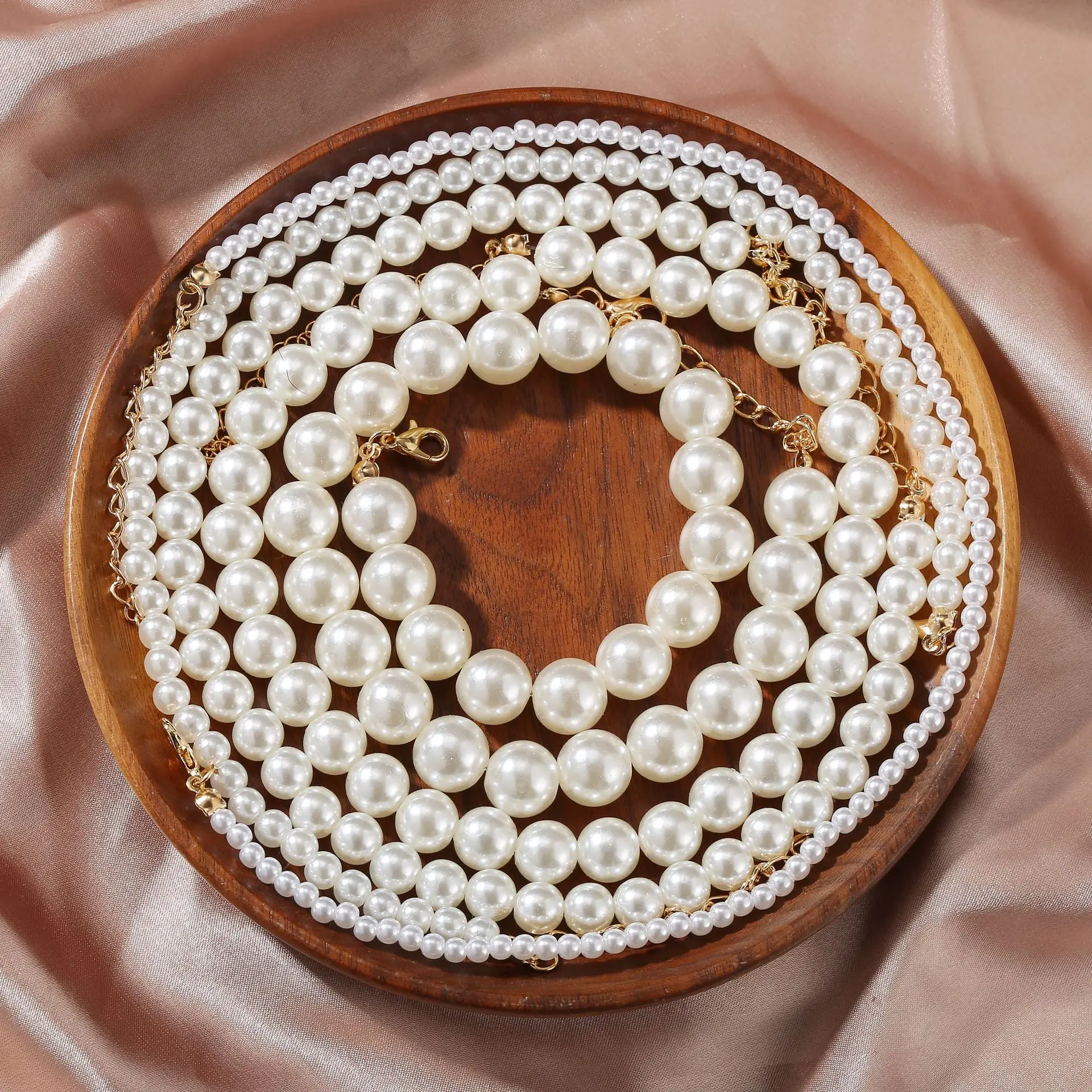 New Retro Simple Pearl Series Ladies Necklace Pearl Chain Simple Multi-size Girls Necklace
New Retro Simple Pearl Series Ladies Necklace Pearl Chain Simple Multi-size Girls Necklace
