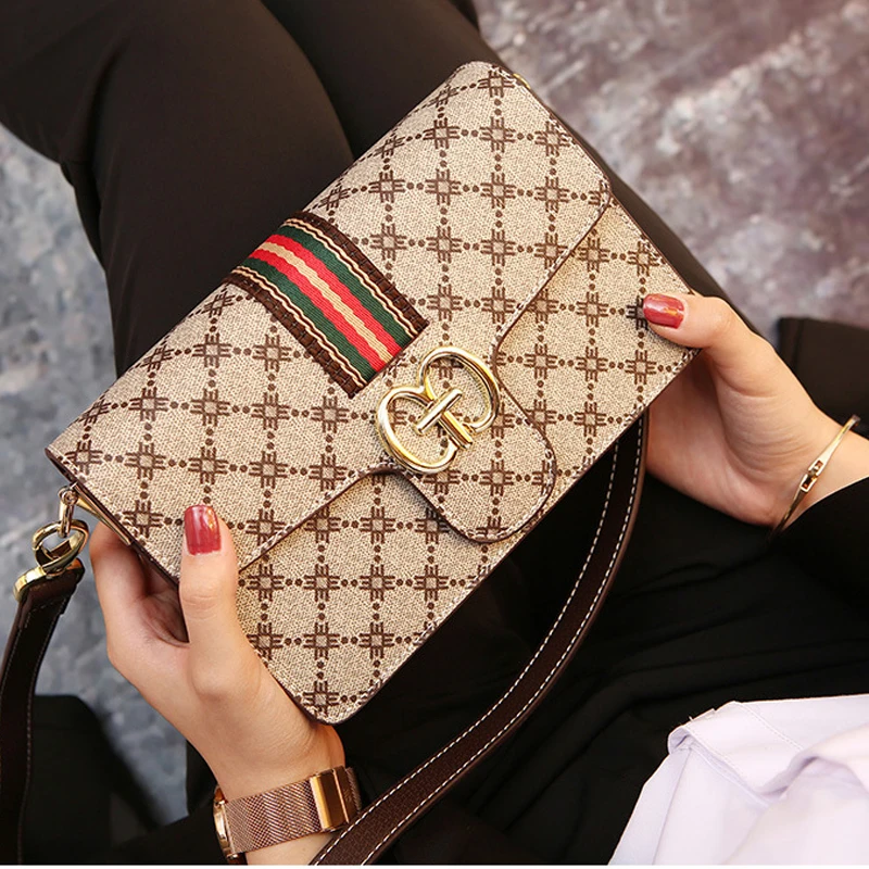 2021 high-quality new bag hot-selling trend French classic fashion simple all-match messenger shoulder bag small square bag
2021 high-quality new bag hot-selling trend French classic fashion simple all-match messenger shoulder bag small square bag