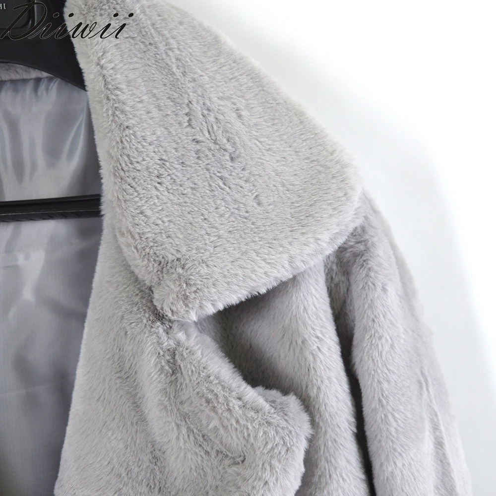DiiWii Womens Woollen Coat Medium Length Pure Color Loose Nap Faux Fur Hot Style Autumn Winter
DiiWii Womens Woollen Coat Medium Length Pure Color Loose Nap Faux Fur Hot Style Autumn Winter