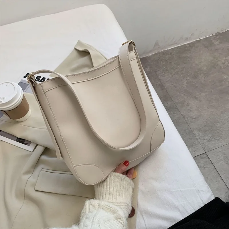 Women's Fashion Elegant Retro Solid Color Bucket Bag Large Capacity Shoulder Bag Messenger Crossobdy Bag
Women's Fashion Elegant Retro Solid Color Bucket Bag Large Capacity Shoulder Bag Messenger Crossobdy Bag