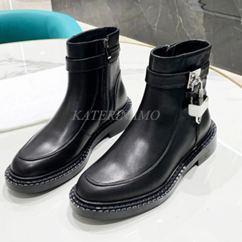 Women Brand Round Toe Ankle Boots Genuine Leather Metal Decor Ladies Side Zipper Boots New Casual Lady Shoes Botas Zapatos Mujer
Women Brand Round Toe Ankle Boots Genuine Leather Metal Decor Ladies Side Zipper Boots New Casual Lady Shoes Botas Zapatos Mujer