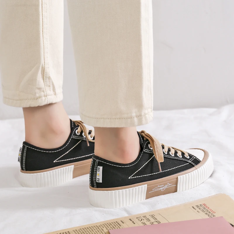 New 2021 Spring Summer Women Canvas Shoes flat sneakers women casual shoes low upper lace up white shoes 35-40 
New 2021 Spring Summer Women Canvas Shoes flat sneakers women casual shoes low upper lace up white shoes 35-40
