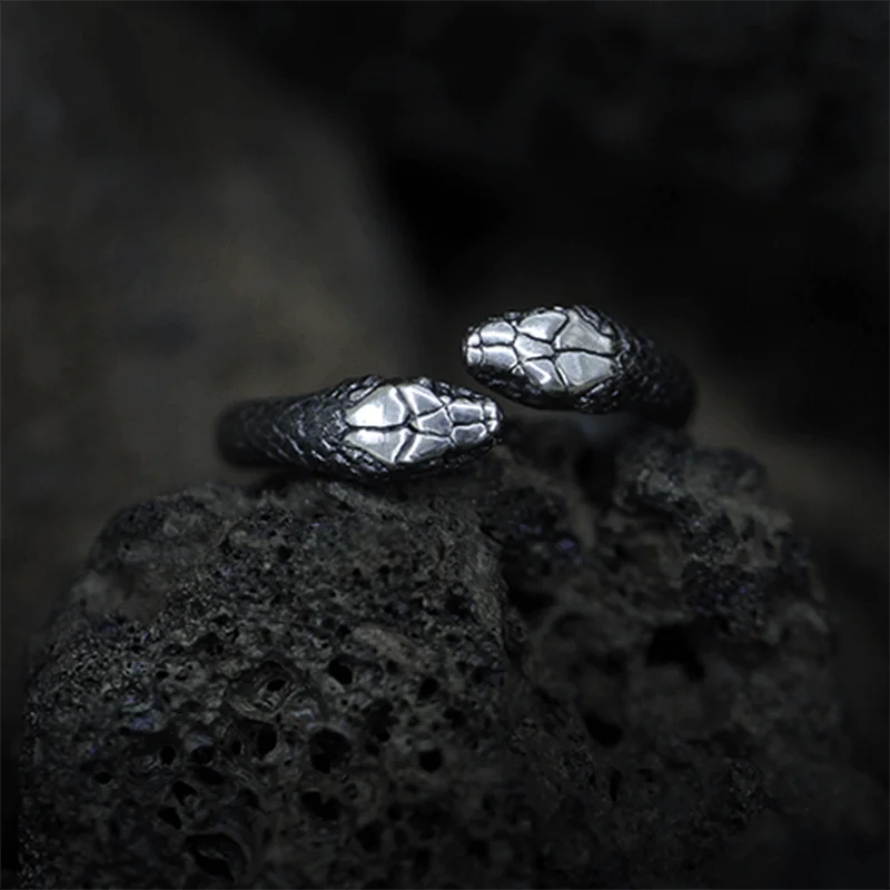 Popular Retro Punk Hip Hop Rock Trend Creative Double-headed Snake Men Domineering Ring Holiday Gift Party Accessories Jewelry
Popular Retro Punk Hip Hop Rock Trend Creative Double-headed Snake Men Domineering Ring Holiday Gift Party Accessories Jewelry