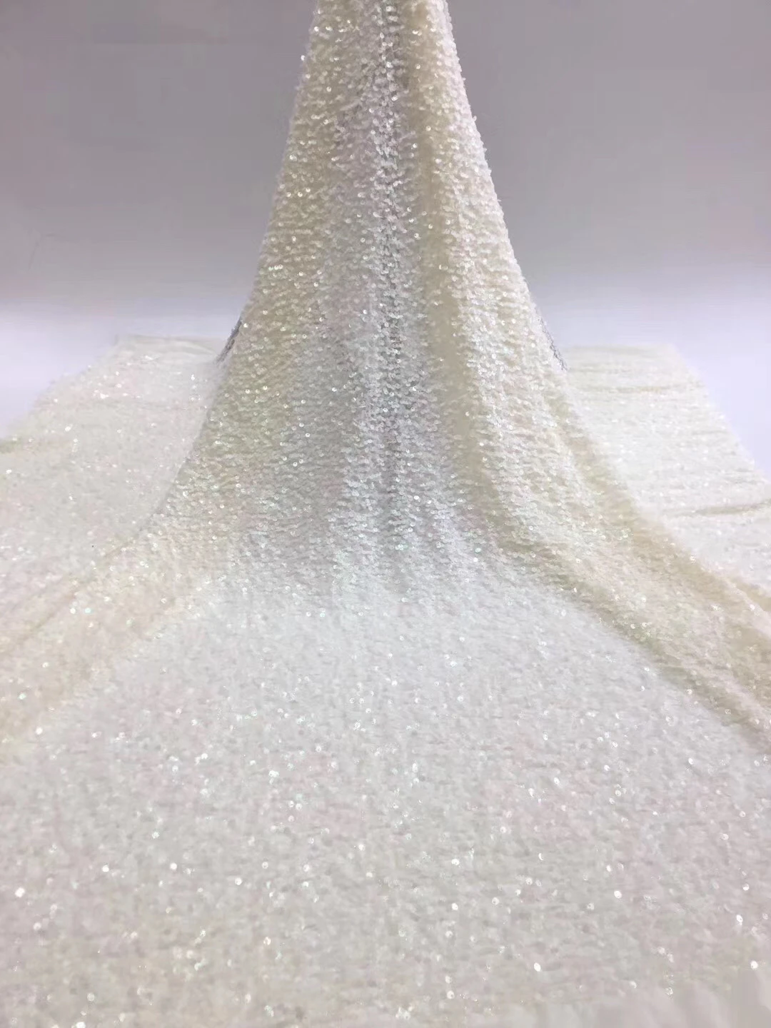 The latest Nigeria French sequin lace fabric embroidery African lace fabric 2020 high quality mesh lace fabric D3830
The latest Nigeria French sequin lace fabric embroidery African lace fabric 2020 high quality mesh lace fabric D3830