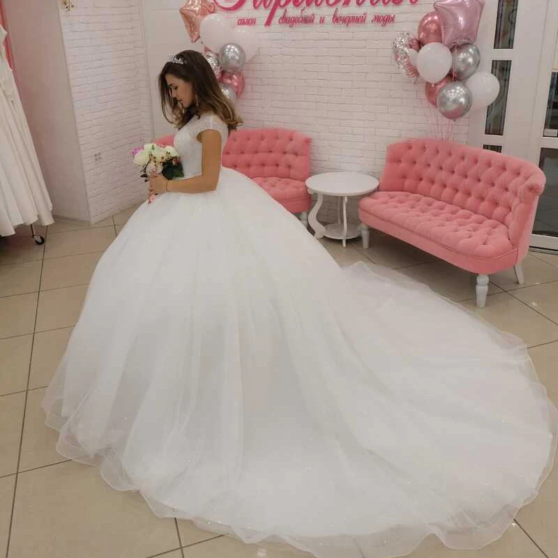 Elegant Ball Gown Wedding Dresses 2022 Real Vestidos De Noiva Charming Cap Sleeve Court Train Formal Beaded Tulle Bride Dresses
Elegant Ball Gown Wedding Dresses 2022 Real Vestidos De Noiva Charming Cap Sleeve Court Train Formal Beaded Tulle Bride Dresses