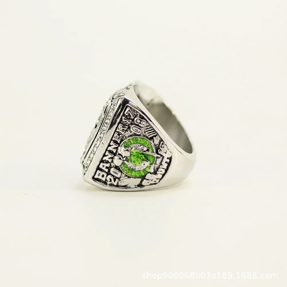 2021 new European and American unisex party alloy inlaid Hao stone championship ring design fashion trend style ring
2021 new European and American unisex party alloy inlaid Hao stone championship ring design fashion trend style ring