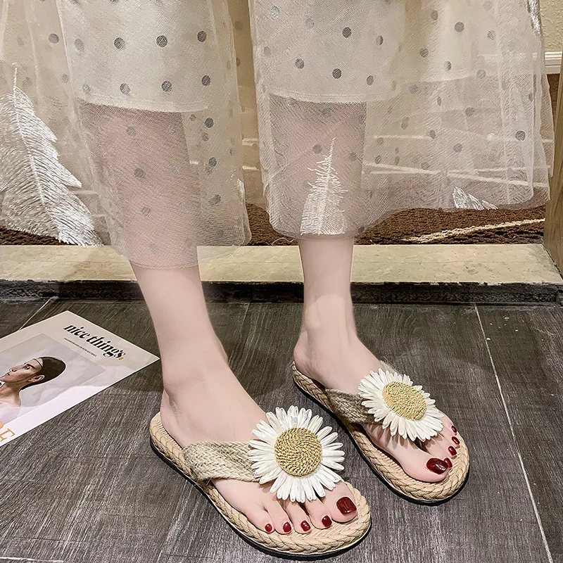 Rubber Flip Flops Female Shoes Low Slippers Flat Flower Summer Clogs Woman Slides Lady Fashion Hawaiian 2021 Beach Soft Girl
Rubber Flip Flops Female Shoes Low Slippers Flat Flower Summer Clogs Woman Slides Lady Fashion Hawaiian 2021 Beach Soft Girl