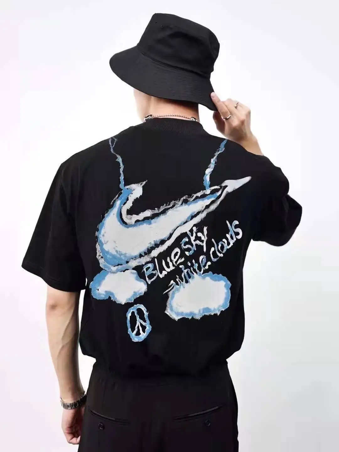 2021 new cotton spoof T-shirt graffiti hook chain blue sky white cloud short-sleeved men
2021 new cotton spoof T-shirt graffiti hook chain blue sky white cloud short-sleeved men