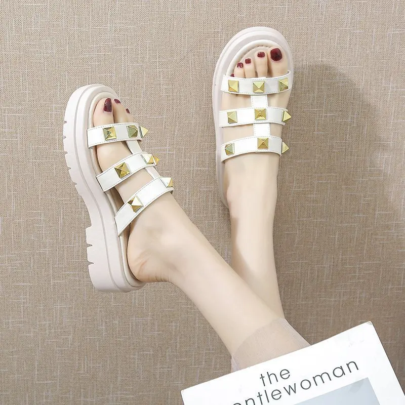 Shoes Women Slippers Summer Luxury Slides Med Rivet Pantofle Platform Soft Designer 2021 Flat Rubber Casual Fashion Fabric PU B
Shoes Women Slippers Summer Luxury Slides Med Rivet Pantofle Platform Soft Designer 2021 Flat Rubber Casual Fashion Fabric PU B
