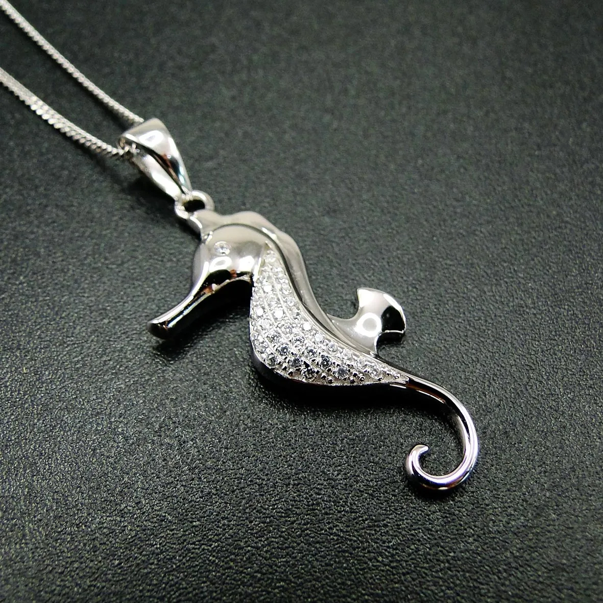 Hot Selling Pave CZ Stone Seahose Pendant 925 Sterling Silver Necklce For Women Man Gift
Hot Selling Pave CZ Stone Seahose Pendant 925 Sterling Silver Necklce For Women Man Gift