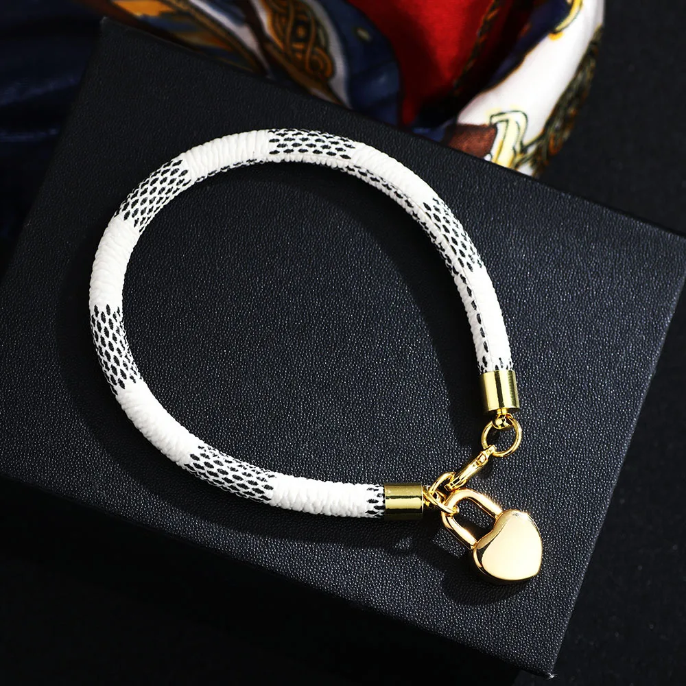 2020 new UBEAUTY real cowhide striped men and women peach heart simple button fashion bracelet men exquisite gift
2020 new UBEAUTY real cowhide striped men and women peach heart simple button fashion bracelet men exquisite gift