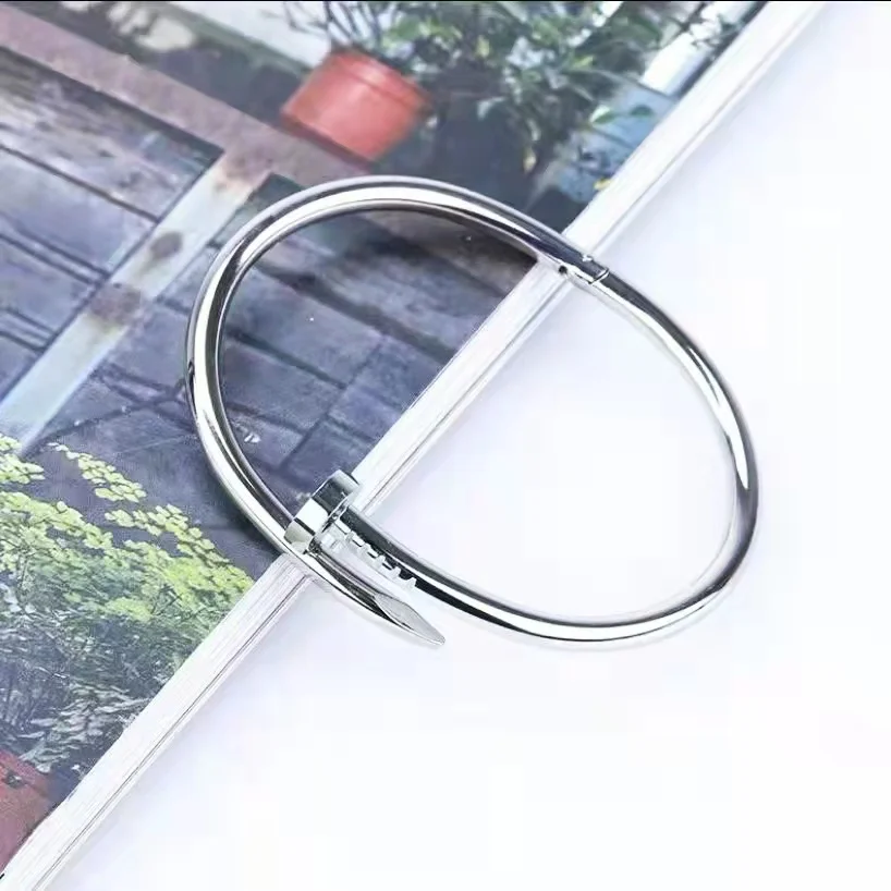 Sterling silver S925 original fashion ladies bracelet jewelry can be used as birthday gifts for relatives and friends
Sterling silver S925 original fashion ladies bracelet jewelry can be used as birthday gifts for relatives and friends