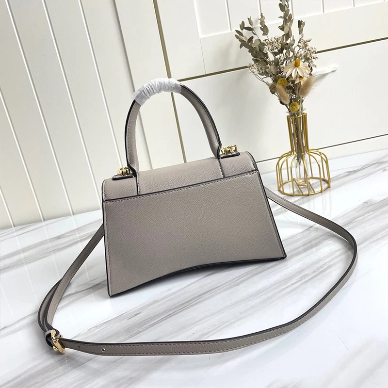 2021 new tide pure color female bag, high quality luxury joker lady handbags retro classic single shoulder bag
2021 new tide pure color female bag, high quality luxury joker lady handbags retro classic single shoulder bag