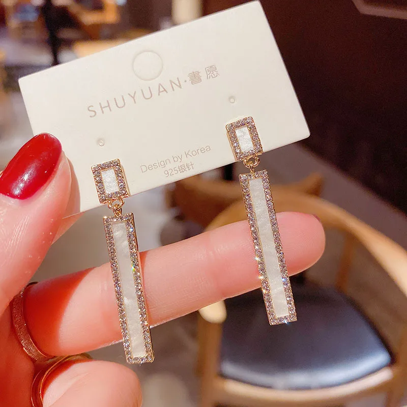 New Fashion Temperament Simplicity Korean Geometric Rectangular Flash Drill Earrings For Women Versatile Personality Jewelry
New Fashion Temperament Simplicity Korean Geometric Rectangular Flash Drill Earrings For Women Versatile Personality Jewelry