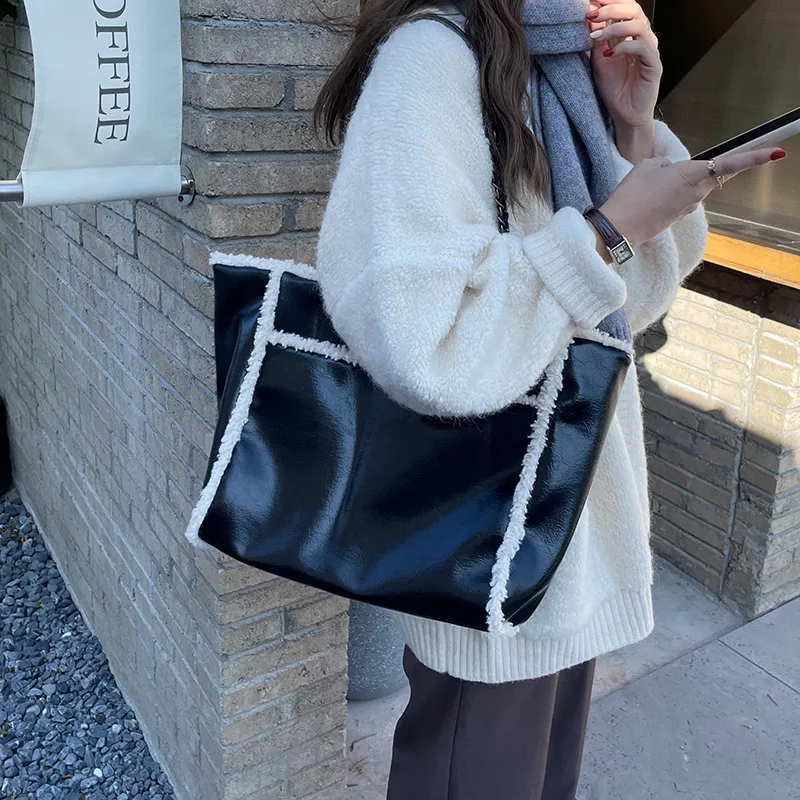 Fashion Fur All-In-One Lady Tote Bag Large-Capacity Leisure Chain Bag 2022 New Ladies Commuter Shoulder Bag
Fashion Fur All-In-One Lady Tote Bag Large-Capacity Leisure Chain Bag 2022 New Ladies Commuter Shoulder Bag