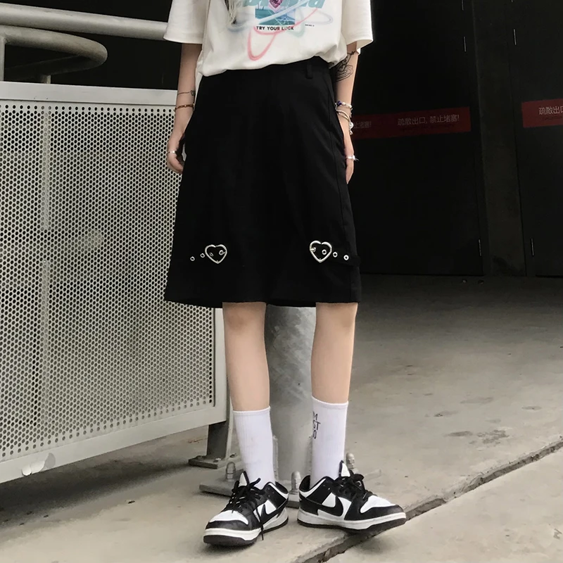 Summer Female Casual Sports Five-Point Pants Personality Love Buckle Couple Suit Shorts Loose Fashion Men's Black Mid-Pants
Summer Female Casual Sports Five-Point Pants Personality Love Buckle Couple Suit Shorts Loose Fashion Men's Black Mid-Pants