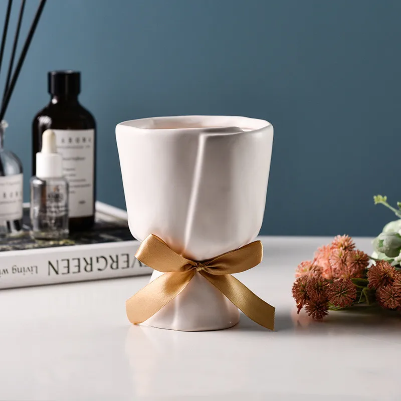 Nordic Creative Bouquet-shaped Ceramic Vase Flower Pot Living Room Desktop Flower Arrangement Container Home Decor 
Nordic Creative Bouquet-shaped Ceramic Vase Flower Pot Living Room Desktop Flower Arrangement Container Home Decor