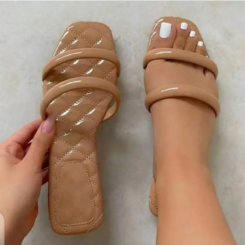 2021 Summer Women Sandals Fashion Narrow Band Casual Outdoor Beach Slippers Comfortable Flat Open Toe Women Sandals Plus Size 41
2021 Summer Women Sandals Fashion Narrow Band Casual Outdoor Beach Slippers Comfortable Flat Open Toe Women Sandals Plus Size 41