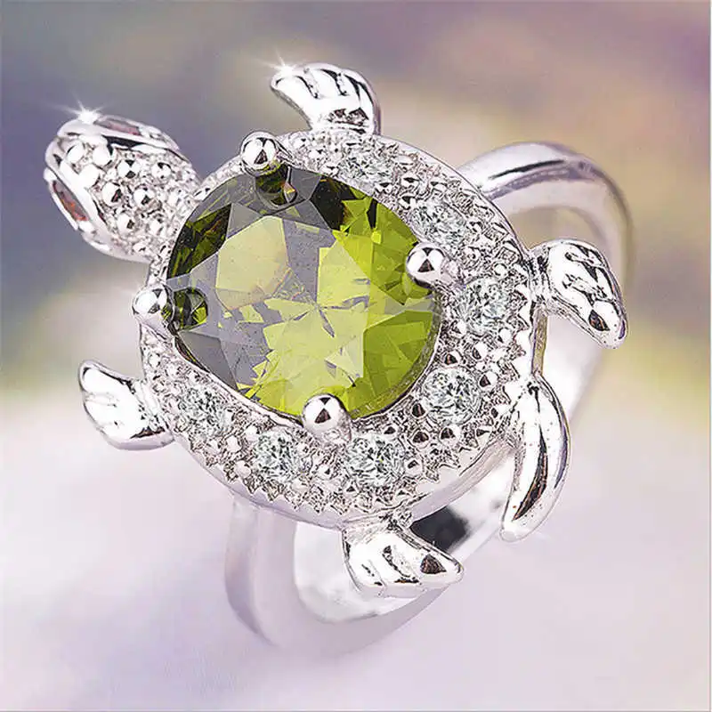 Женское кольцо в стиле ретро с крупной оливковой зеленой черепашкой