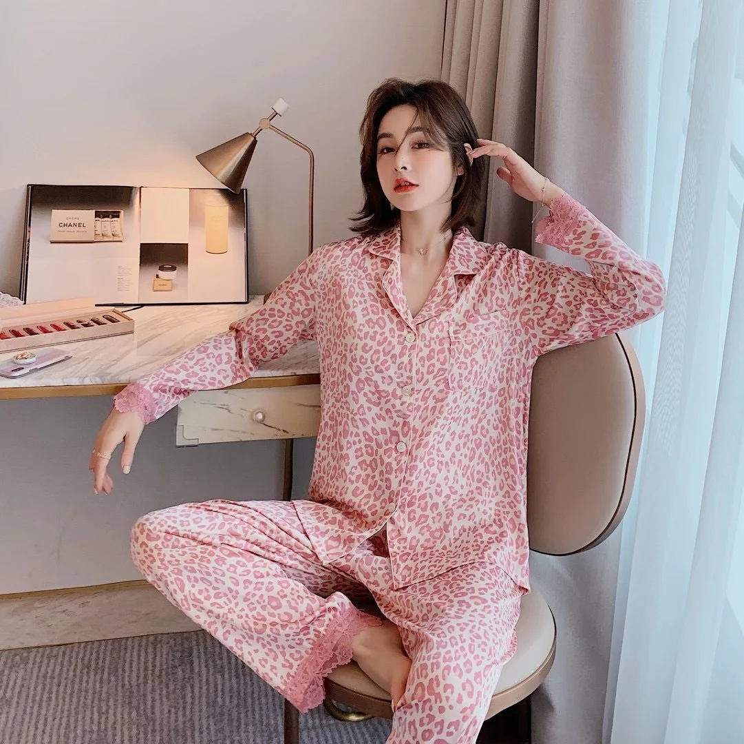 Pajamas Spring And Autumn Sexy Bathrobe Ladies Pink Leopard Print Lace Long-sleeved Suit Home Service Pyjama Femme Sleepwear 
Pajamas Spring And Autumn Sexy Bathrobe Ladies Pink Leopard Print Lace Long-sleeved Suit Home Service Pyjama Femme Sleepwear