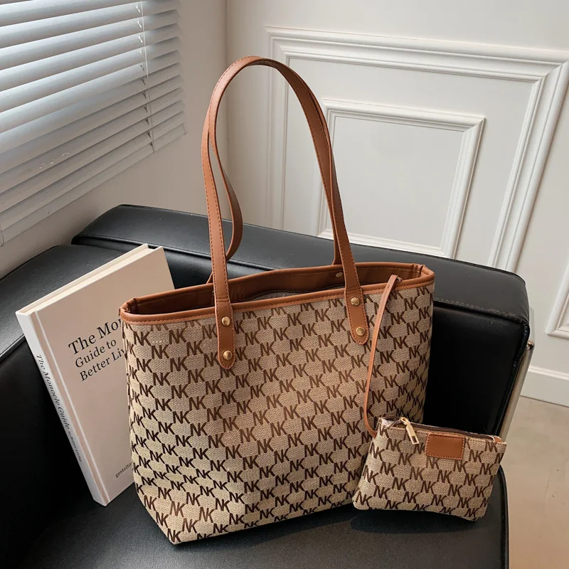 2021 New Women's Handbags High Quality PU Large capacity M word printed texture composible bag zero wallet single shoulder bag
2021 New Women's Handbags High Quality PU Large capacity M word printed texture composible bag zero wallet single shoulder bag