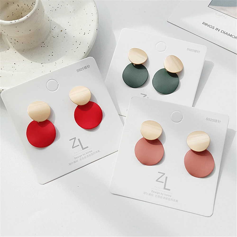 NEW Fashion Circle Metal Alloy Temperament Hitting Scene Joker Retro Geometric Painting Earrings Stud Earrings Women Jewelry
NEW Fashion Circle Metal Alloy Temperament Hitting Scene Joker Retro Geometric Painting Earrings Stud Earrings Women Jewelry