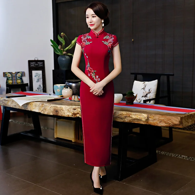 Винтажное атласное китайское платье для невесты, винтажное прямое платье для гостей свадьбы, с коротким рукавом и цветочной вышивкой, Qipao 
Винтажное атласное китайское платье для невесты, винтажное прямое платье для гостей свадьбы, с коротким рукавом и цветочной вышивкой, Qipao