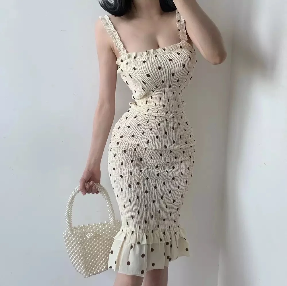 Summer dress, pastoral storm knitting, strapless, bare waist, fishtail, MIDI yarn skirt
Summer dress, pastoral storm knitting, strapless, bare waist, fishtail, MIDI yarn skirt