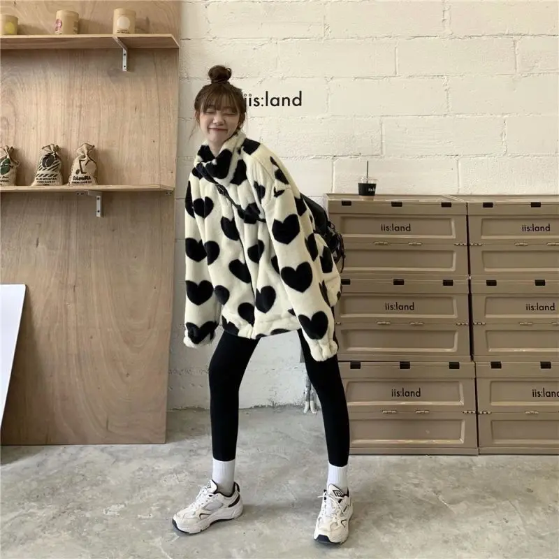 The trend of autumn and winter loose short coat lamb velvet coat love lamb wool cotton coat
The trend of autumn and winter loose short coat lamb velvet coat love lamb wool cotton coat